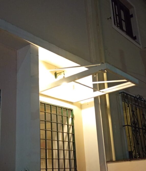 Escada Metálica com Degraus de Madeira